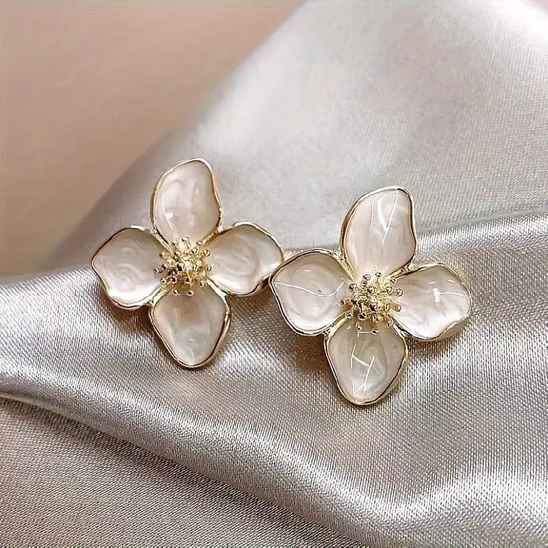✨ARETES FLORAL- Diseño floral, resistentes, hipoalergénicos y con un brillo que nunca se apaga