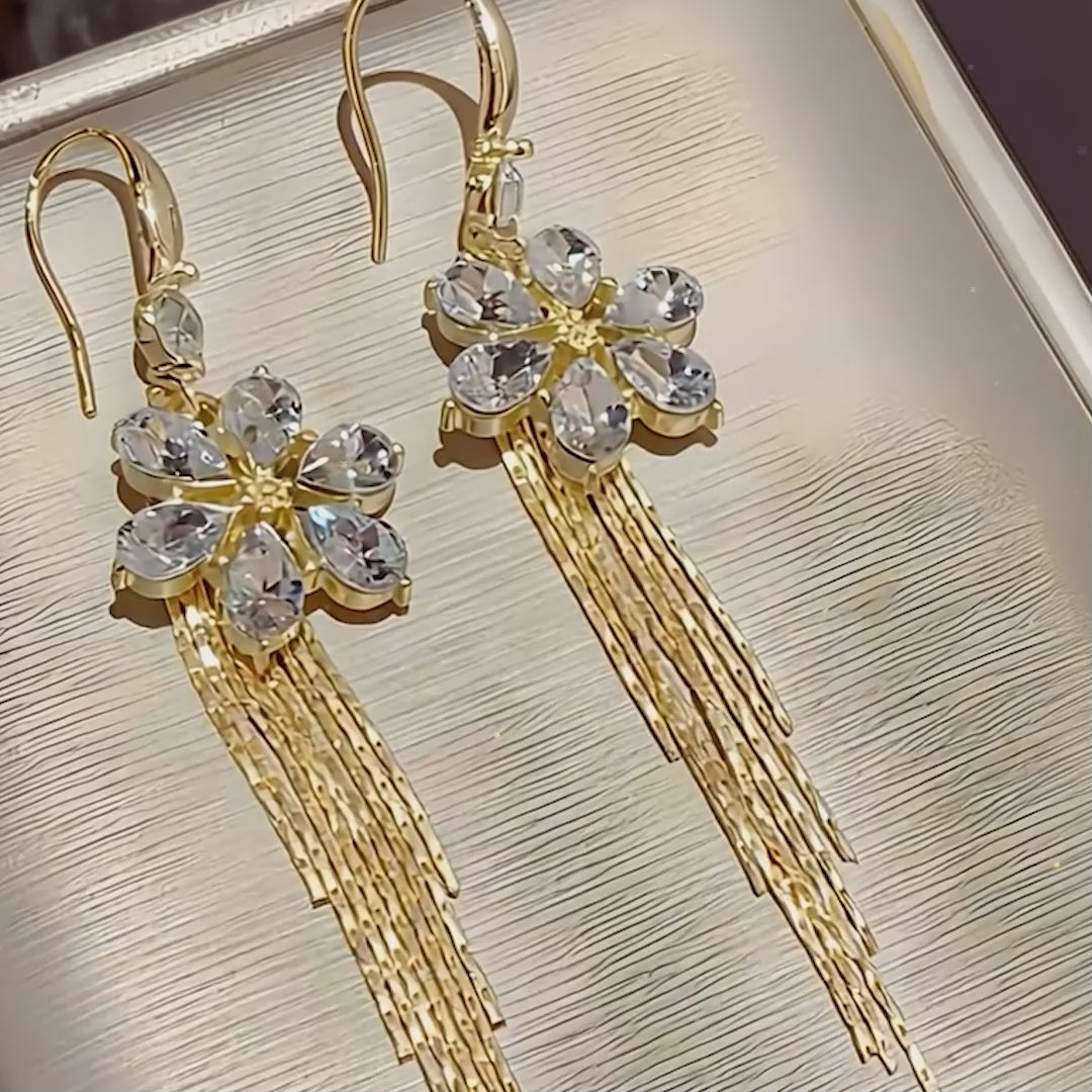 💫 Aretes Encanto de oro 💝Déjate enamorar por el brillo✨ y la elegancia de Encanto de Oro.👑